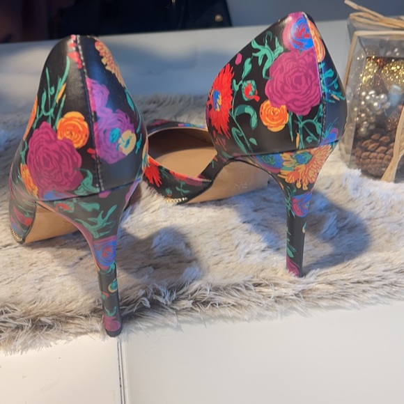 BCBGeneration Floral Heels 👠 - Picture 4 of 4